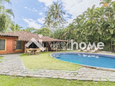 Casa a 5 minutos da praia e cachoeiras em Ilhabela