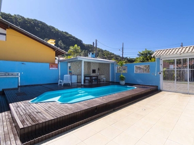 Casa Hortência, Casa com piscina
