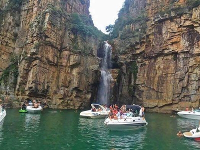 Passeio de Lancha em Capitólio nos Canyons, Lagoa Azul, Vale dos Tucanos, Porto Escarpas