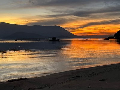 Pé Na Areia Casa de Praia com vista incrível do mar e das montanhas