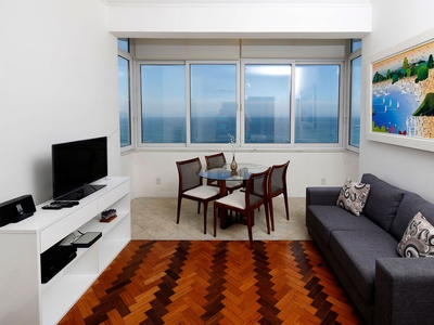 Rio079 - Apartamento com três quartos em frente a praia em Copacabana