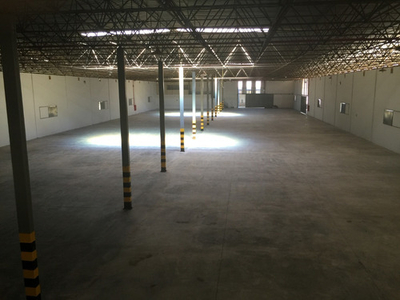 Galpão Com 3200m² A.c. Docas E Pé Direito De 6 Mts, Lote 7500m², Escritórios E Almoxarifado, No Setor De Cargas