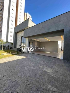 Casa com 3 quartos à venda no bairro Jardim Atlântico, 420m²