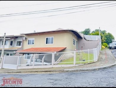 Casa no Bairro Água Verde em Blumenau com 2 Dormitórios (1 suíte) e 89.47 m²