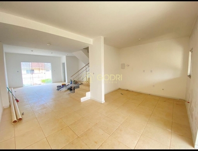 Casa no Bairro Velha em Blumenau com 3 Dormitórios (1 suíte) e 144 m²