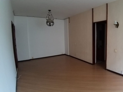 Apartamento à venda em Laranjeiras com 100 m², 3 quartos, 1 suíte, 1 vaga