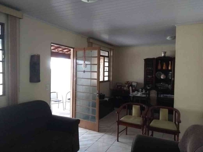 Casa com 2 quartos à venda no bairro Carajás, 120m²