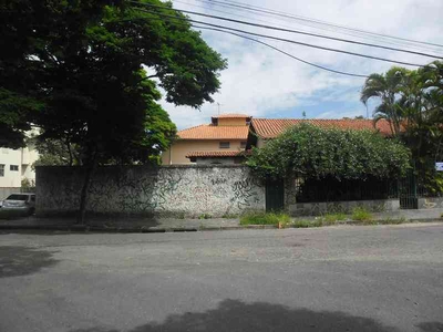 Casa com 3 quartos à venda no bairro Fernão Dias, 360m²