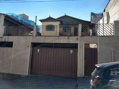 Casa com 3 quartos à venda no bairro Minas Brasil, 223m²