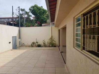 Casa com 4 quartos à venda no bairro Alípio de Melo, 200m²
