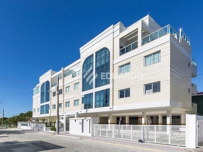 Apartamento à venda com 02 dormitórios á 100 metros da Praia de Mariscal, Bombinhas/SC.