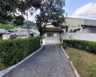Casa com 3 dormitórios para alugar, 318 m² por R$ 4.730,00/mês - Maria Auxiliadora - Embu