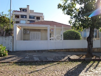 Casa para Venda - 140m², 3 dormitórios, 1 vaga - Teresópolis