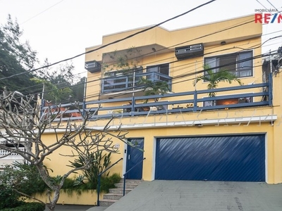 Casa para venda em São Francisco de 400.00m² com 4 Quartos, 3 Suites e 3 Garagens