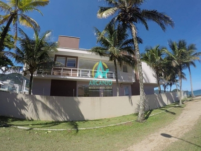 Casa Pé na Areia á venda em Condomínio Fechado