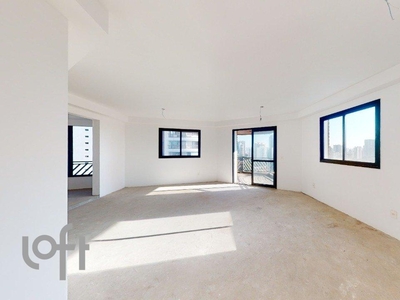 Apartamento à venda em Campo Belo com 216 m², 3 quartos, 2 suítes, 3 vagas