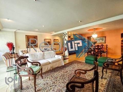 Apartamento à venda em Lagoa com 207 m², 4 quartos, 3 suítes, 3 vagas