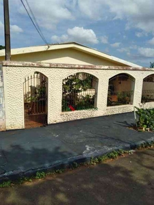 Casa com 3 quartos à venda no bairro Santa Rita 1, 166m²