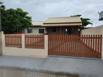 Alugo anual casa de 2 quartos a 150 metros da praia