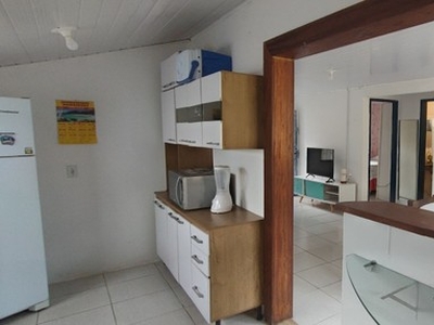 Aluguel casa dois quartos, 350 metros da praia Campeche!