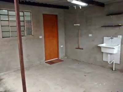 Alugo casa 1 quarto, cozinha, banheiro e lavanderia coberta no Parque das Garças SBC