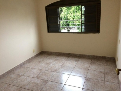 Apartamento no bairro Santa Mônica de 115m² com 03 quartos 01 suite, 01 vaga de garagem.