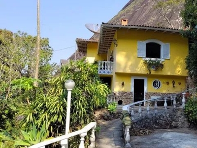 Bonita casa no retiro em ótima rua sem saída