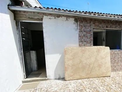 Casa com 1 Dormitório e Vaga de Garagem no Esmeralda, Apenas 100 Metros da Pista