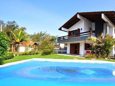 Casa com piscina em Atlântida perto do mar.