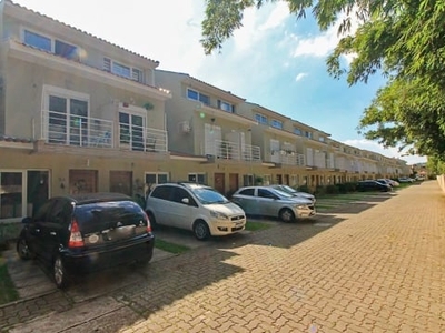 Casa de condomínio diferenciada 3 dorm bairro hípica