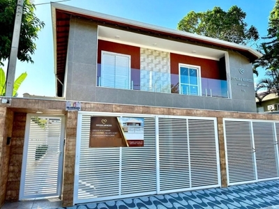 Casa linda em condominio fechado, 2 dts, 2 banheiros, praia grande - canto do forte.