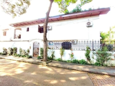 Casa no jardim paulista em vila fechada, rua privativa e arborizada!