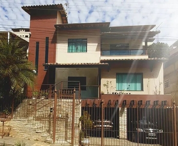 Casa para venda com 4 quartos, 230 m² por R$700.000,00