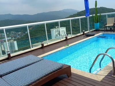 Deslumbrante triplex decorado e mobiliado com piscina privativa em bc.