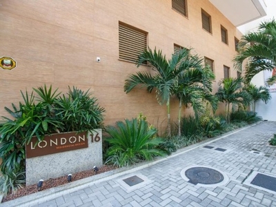 Edifício London Residencial - Lofts em Icaraí, varandão e 1 vaga na quadra da Praia !