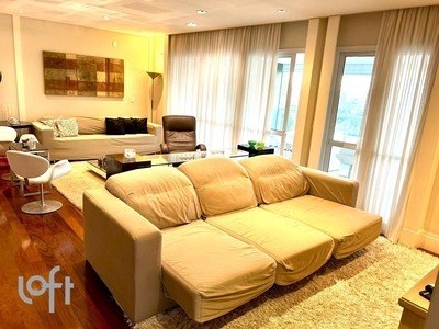 Apartamento à venda em Campo Belo com 161 m², 4 quartos, 3 suítes, 3 vagas