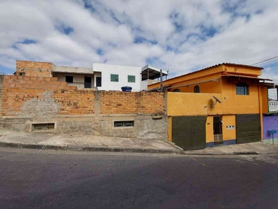 Casa com 2 quartos à venda no bairro Piratininga (venda Nova), 400m²