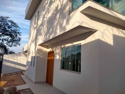 Casa com 3 quartos à venda no bairro Alvorada, 120m²