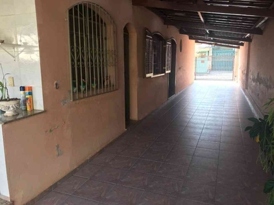 Casa com 3 quartos à venda no bairro Arvoredo, 360m²