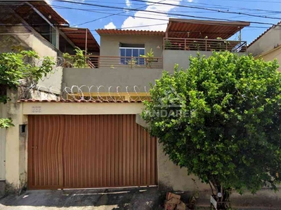 Casa com 3 quartos à venda no bairro Jk, 220m²