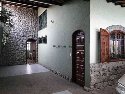 Casa com 3 quartos à venda no bairro Monte Castelo, 276m²