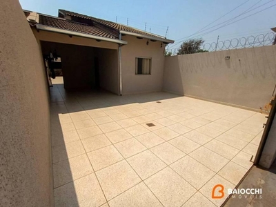 Casa com 2 quartos à venda, 185.0m²