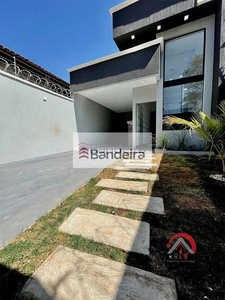 Casa com 3 quartos à venda, 180.0m²