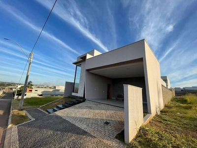 Casa com 3 quartos à venda, 206.0m²