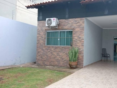 Casa com 3 quartos à venda, 208.0m²