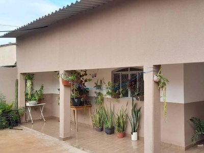 Casa com 3 quartos à venda, 250.0m²