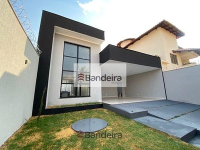 Casa com 3 quartos à venda, 300.0m²