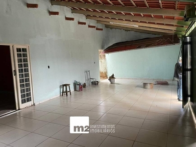 Casa com 3 quartos à venda, 330.0m²