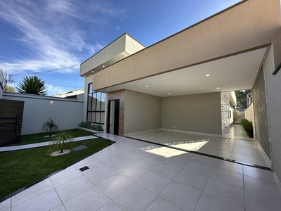 Casa com 3 quartos à venda, 360.0m²