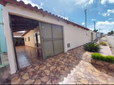 Casa com 4 quartos à venda, 250.0m²